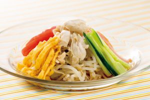 【ダイエット向けレシピ】麺の代わりにまさかのモヤシ!?ヘルシー冷やし中華