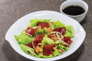 納豆を熱々ご飯にかけて食べるのはNG！納豆の栄養を丸ごととるならマグロ納豆サラダ（血栓予防に）