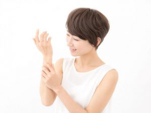 【腱鞘炎が改善】整形外科医考案のテープ整体で痛みとしびれが軽快。指が自在に動いた