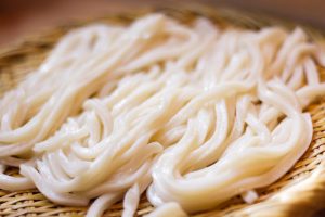 慢性腎臓病とうどん｜塩分・たんぱく質・糖質の含有量が多く腎臓の衰えを促進