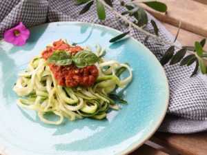 麺いらずのトマトパスタで夏バテを予防しよう〜キレイが作れるはじめてのローフードごはんvol.15〜