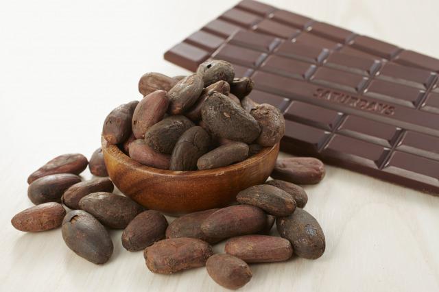 医師解説】高血圧は「カカオ70%以上」のチョコレートで改善？1日25グラムが適量｜カラダネ