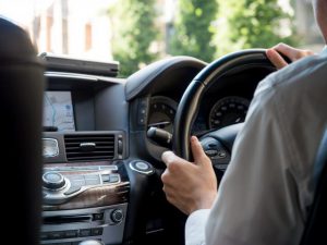 【脳梗塞の予防法】車や電車などでの長時間移動時は「かかと上げ下げ」がおすすめ