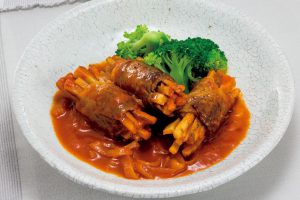 善玉菌を増やす「フラクトオリゴ糖」がたっぷり！ゴボウの肉巻きトマト煮込み（便秘に悩む方に）